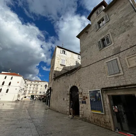 Uptown Palace 아파트 스플리트