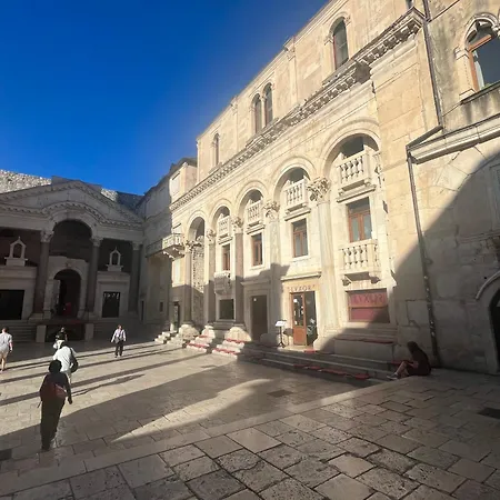 Uptown Palace * Split